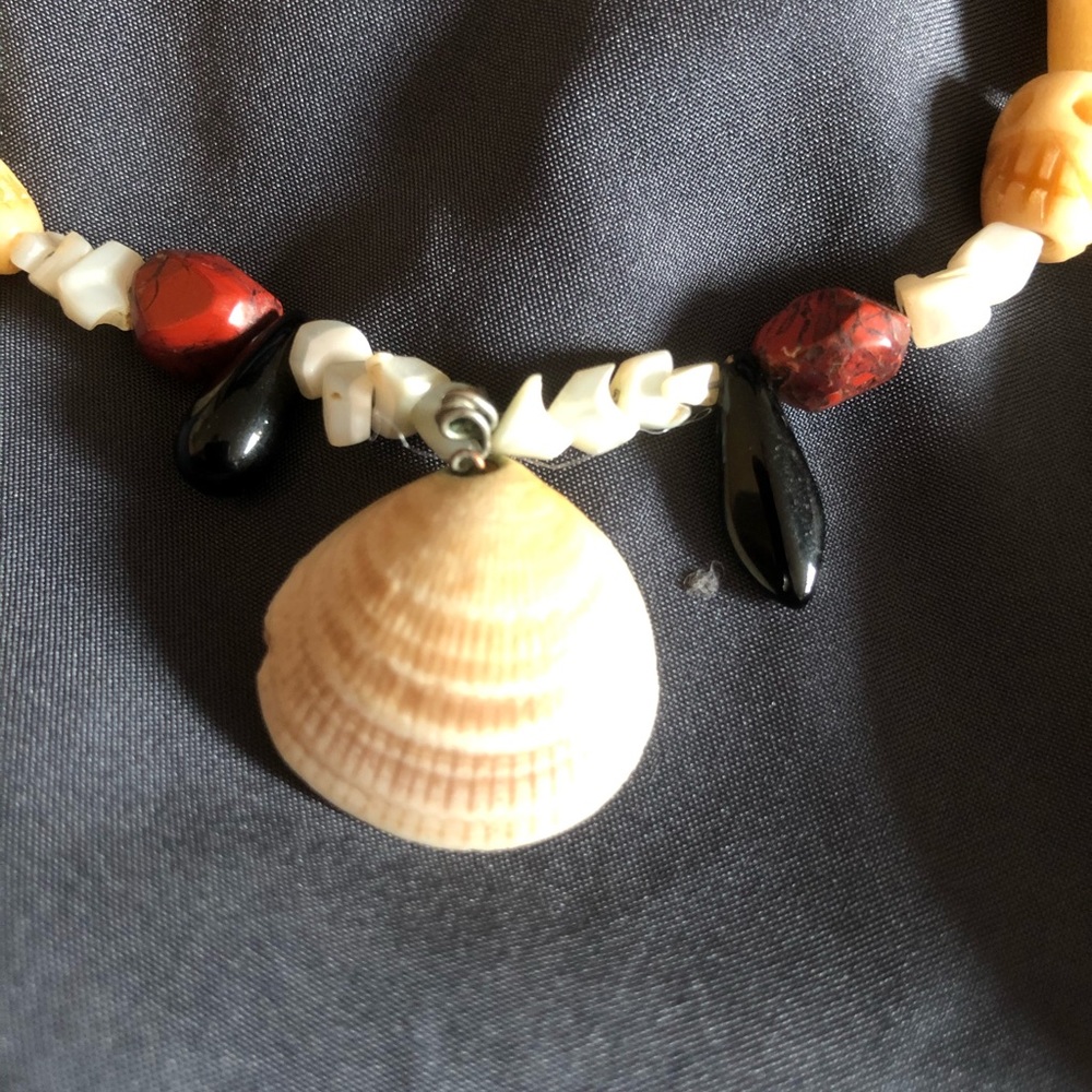 Shell/Bead Necklace - Picture 3 of 7
